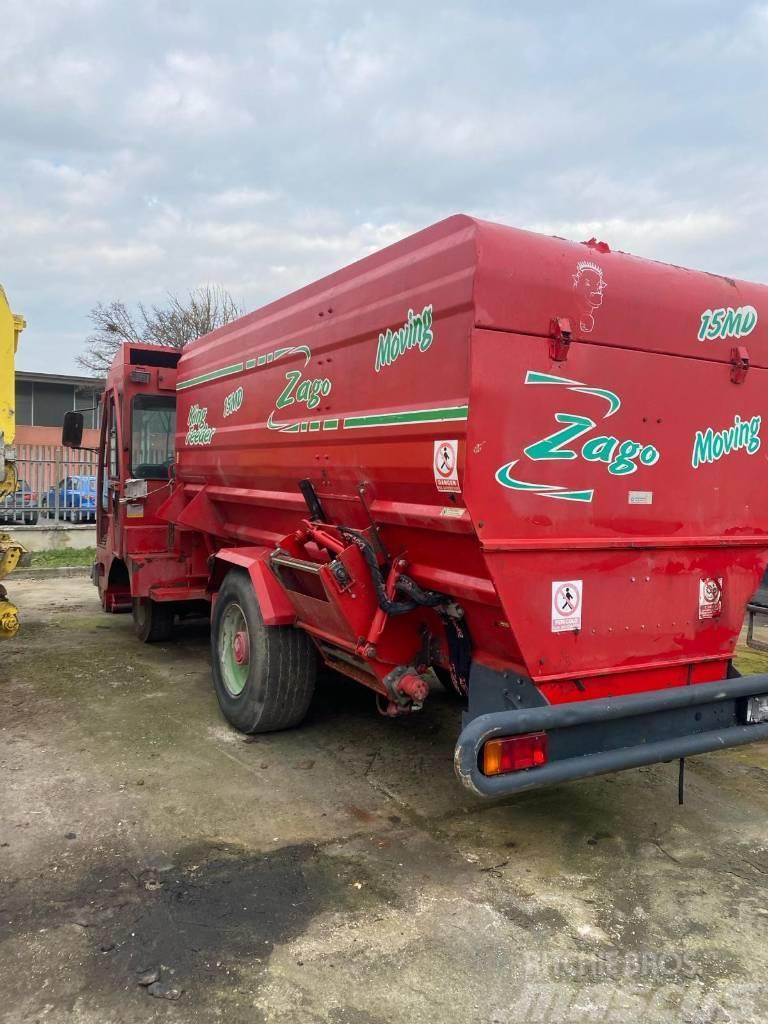 Zago King feeder moving Mengvoedermachines