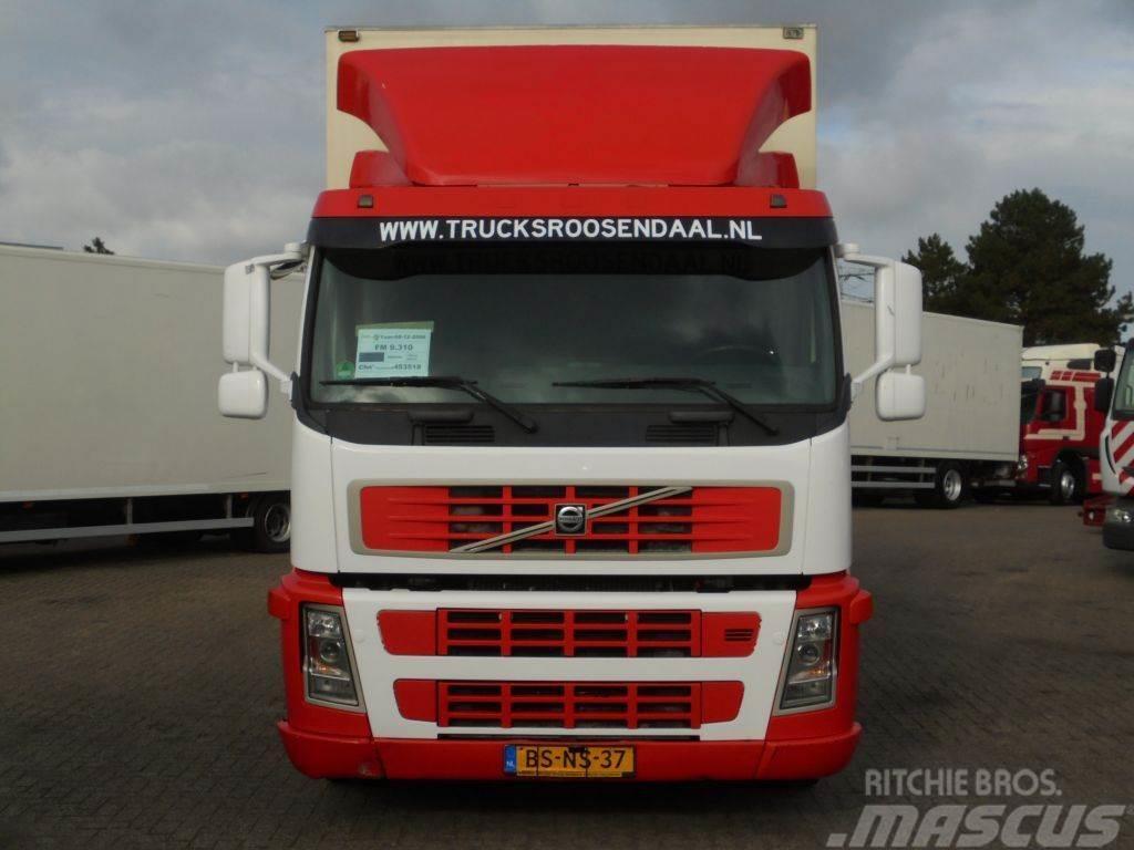 Volvo FM 9.310 + Euro 5 + Manual + Horse transport Dieren transport trucks