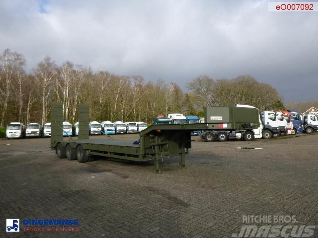 Broshuis 3-axle semi-lowbed trailer E-2130 / 73 t + ramps Vlakke laadvloeren