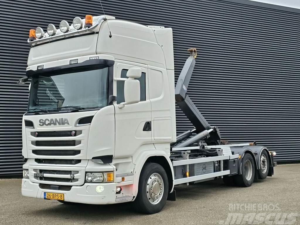 Scania R580 / V8 / 6x2 / HOOKLIFT / RETARDER / LIFT-STEER Vrachtwagen met containersysteem