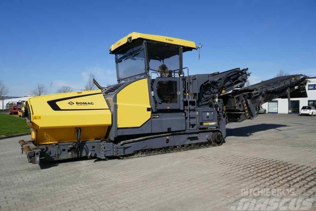 Bomag BMF 2500 S Offset Feeders