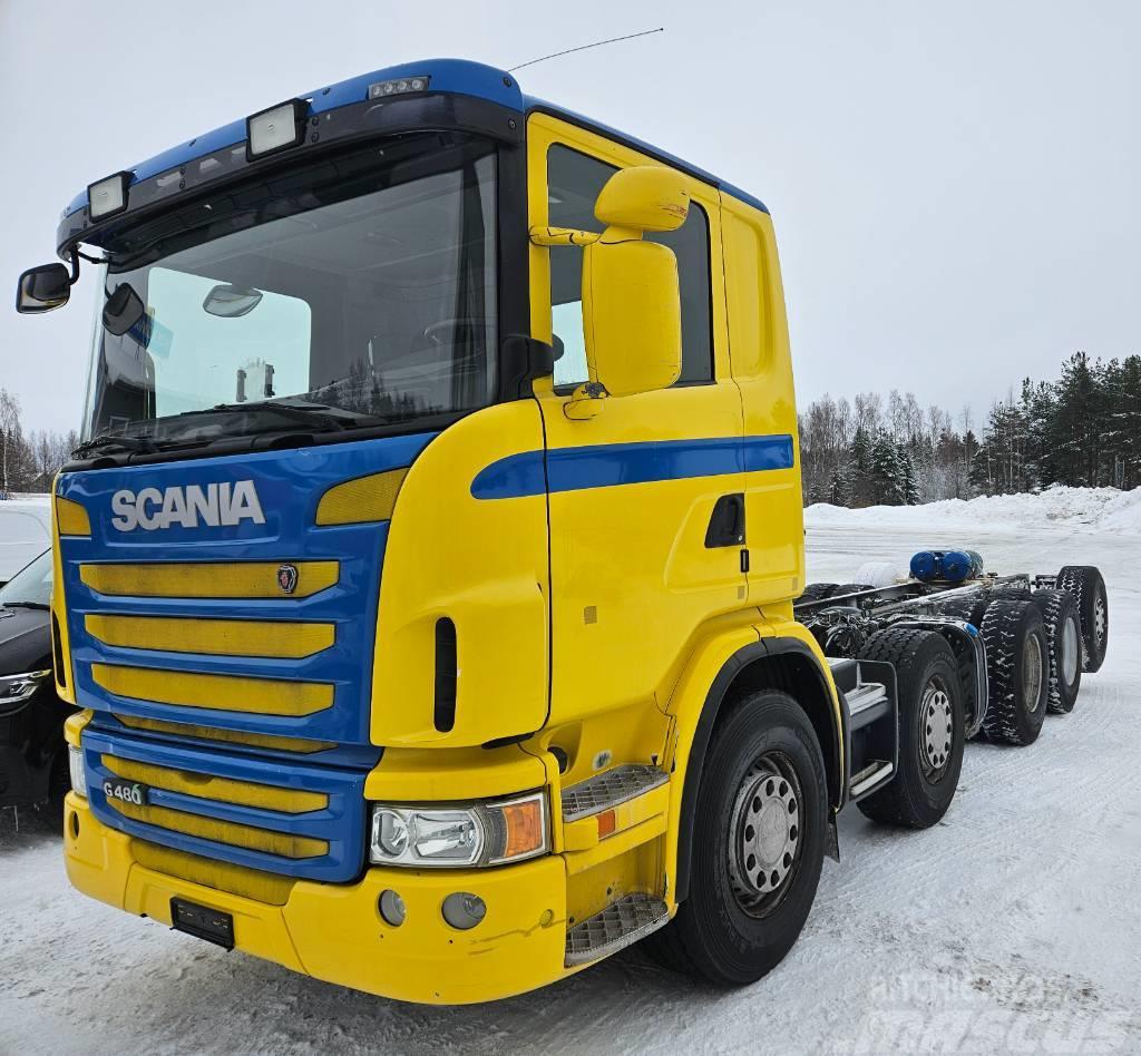 Scania G480 10x4 Valmistuu Metsäkoneenkuljetusautoksi Vrachtwagens voor bosbouwmachines