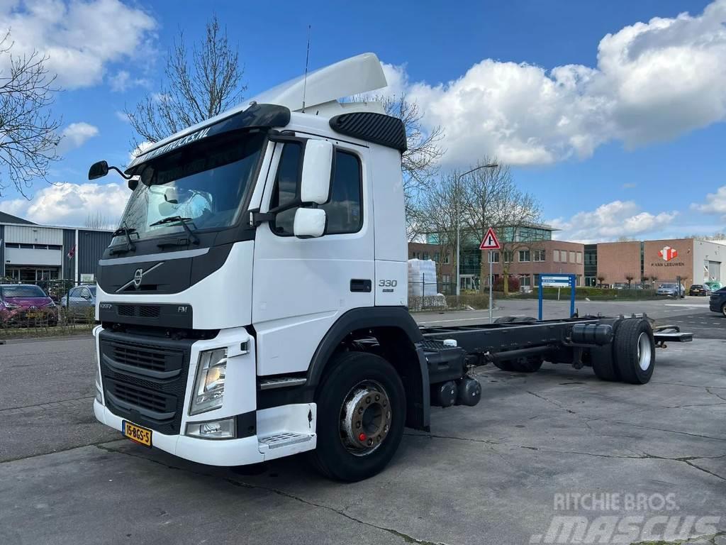 Volvo FM 330 4X2 EURO 6 CHASSIS + DHOLLANDIA Chassis met cabine