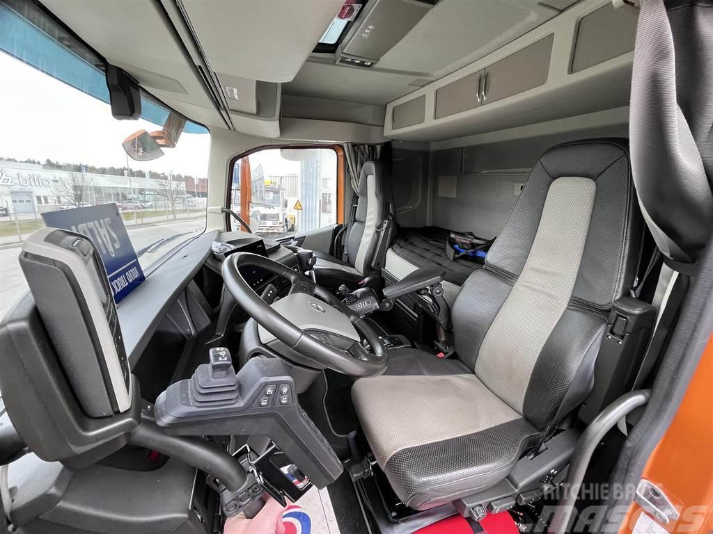 Volvo FH Kranväxlare med front plog & Reco drive Vrachtwagen met containersysteem