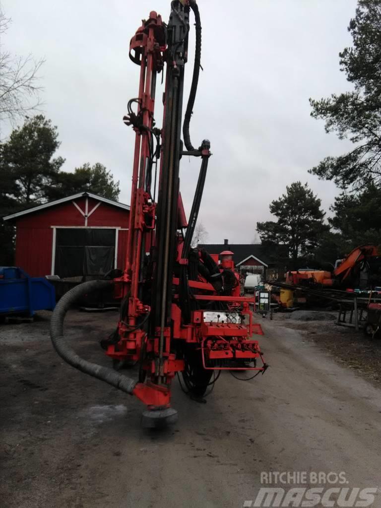Tamrock Dhat 500 Surface drill rigs