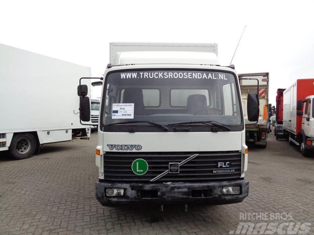 Volvo FLC + Manual + Horse transport Dieren transport trucks