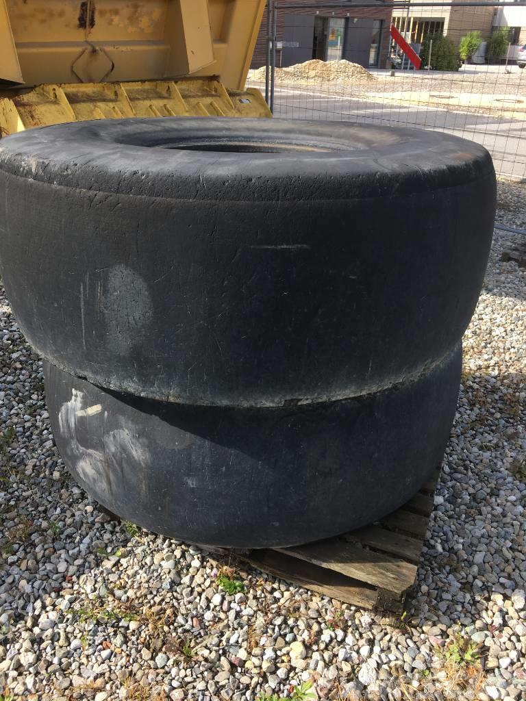 Michelin Recamax 23.5R25 smooth tyre Banden, wielen en velgen