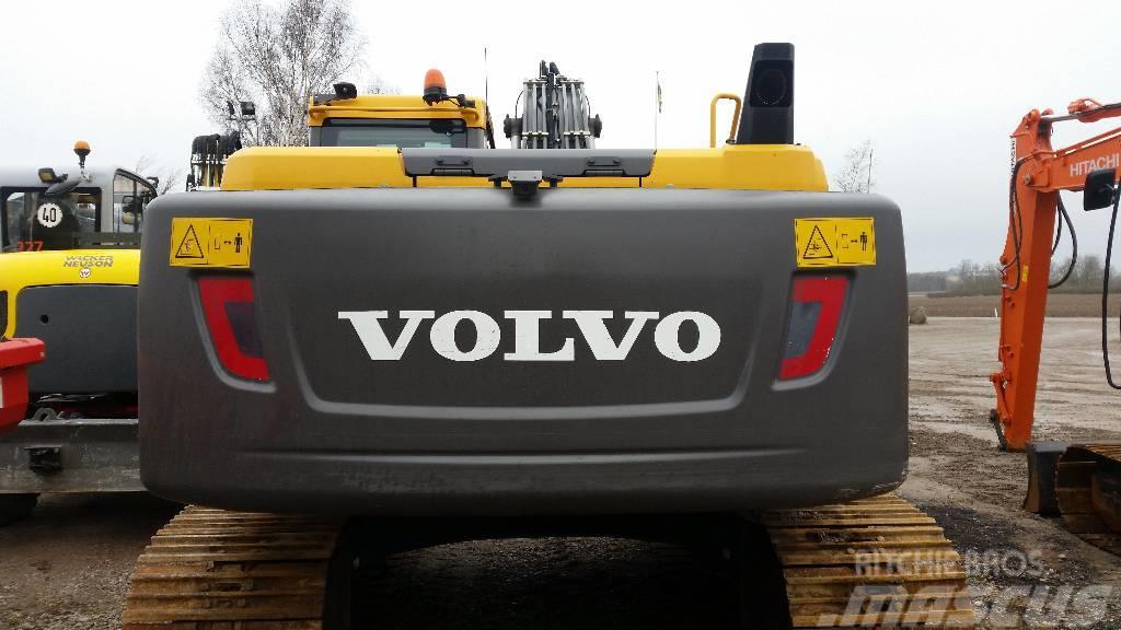 Volvo EC 300 E , Uthyres Rupsgraafmachines