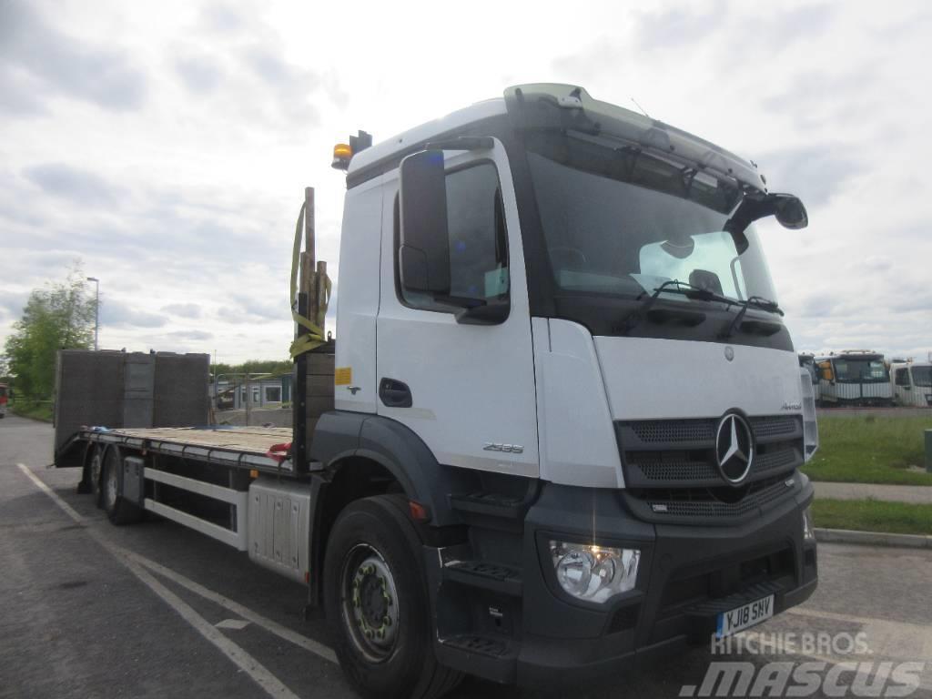 Mercedes-Benz Antos 2535 L Vrachtwagen met vlakke laadvloer en lier
