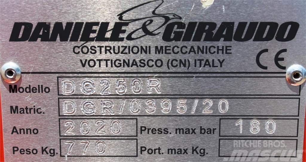  Heckbagger DG 250 R ( Daniele & Giraudo ) Voorladeraccessoires