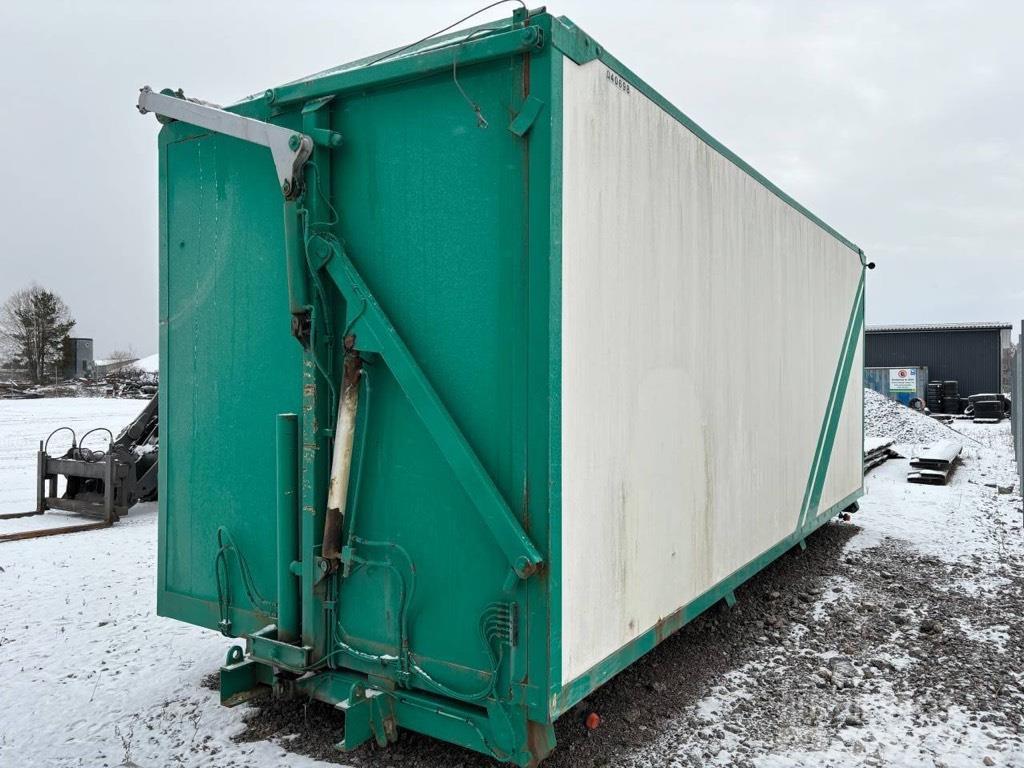  Okänt Flisbur med rulltäckning på Laxolås Vrachtwagen met containersysteem