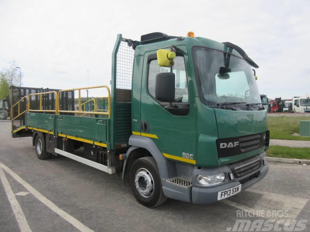 DAF 45.180 Vrachtwagen met vlakke laadvloer en lier