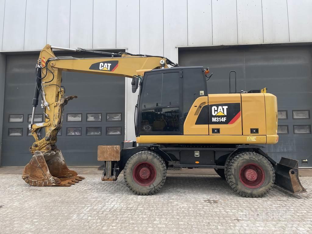 CAT M314F with Outriggers Wielgraafmachines