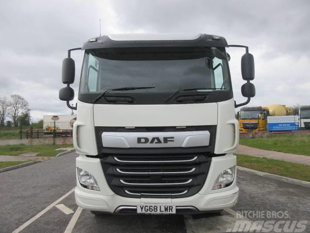 DAF CF450 Vrachtwagen met vlakke laadvloer en lier