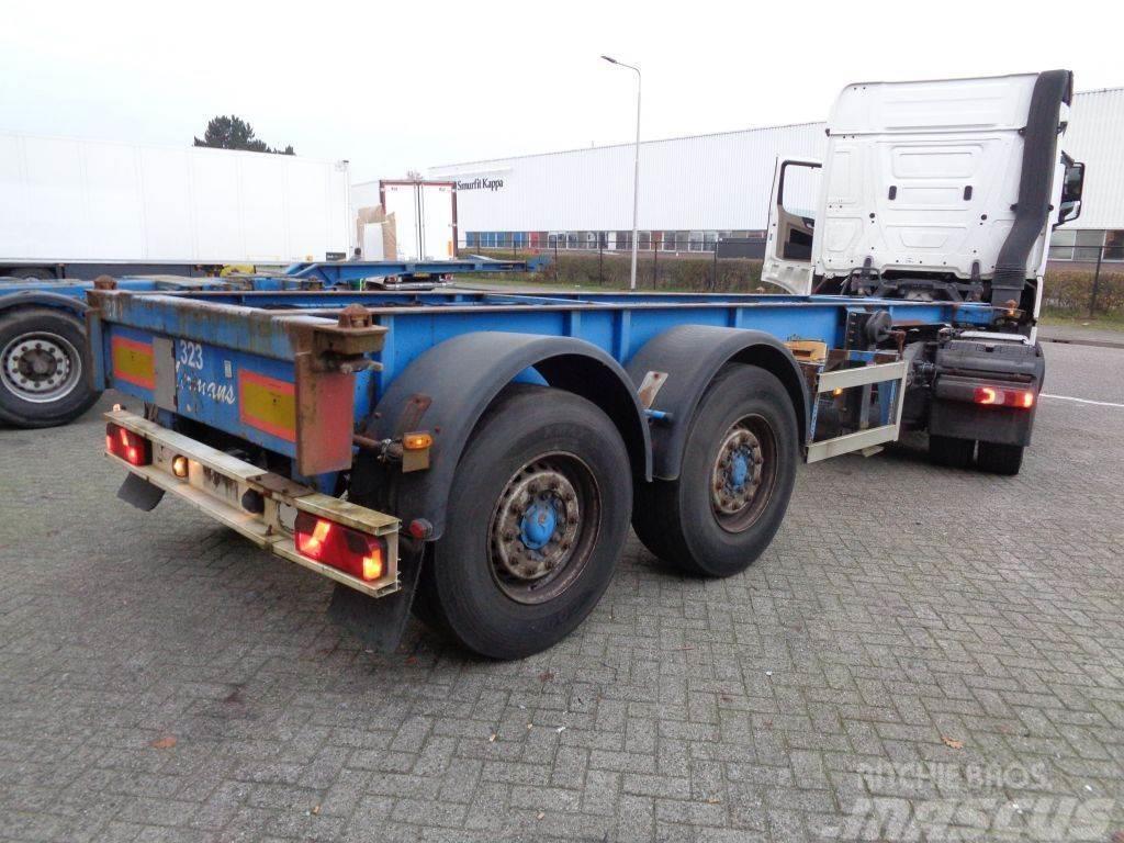 Renders Euro 700 + 2 Axle Containerchassis