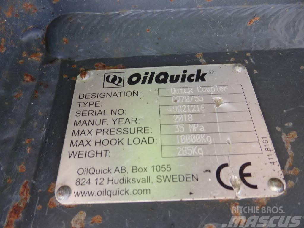 JCB 220X mit Oilquick OQ70/55 Rupsgraafmachines