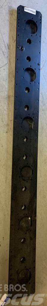 Junkkari LN245 cutter bar (sump & lid) D2421030100 Rupsbanden, kettingen en onderstel