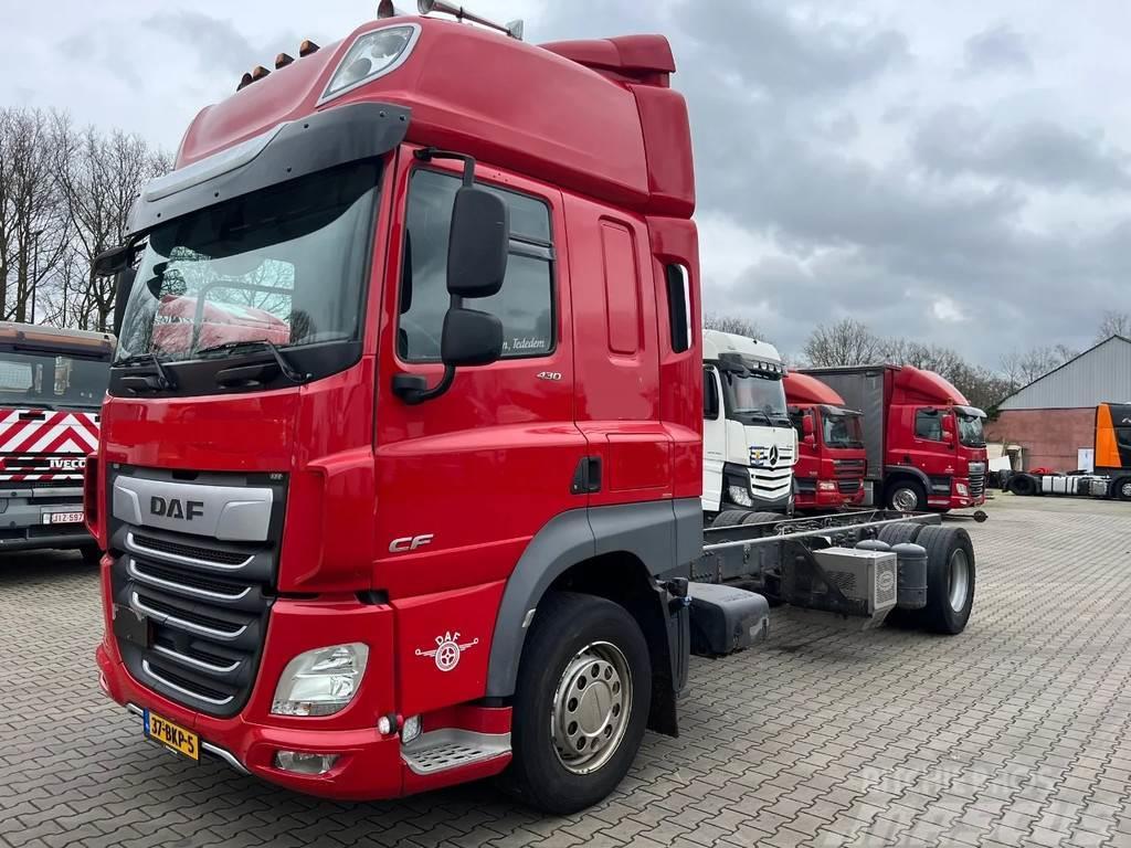 DAF CF 430 4X2 Chassis LED Navi Skylights NL Truck Chassis met cabine
