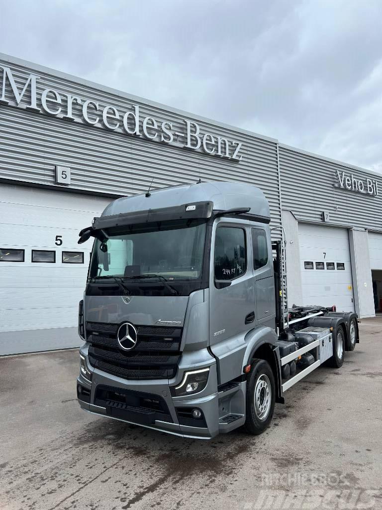 Mercedes-Benz Actros 2853 Finns för omgående leverans Vrachtwagen met containersysteem