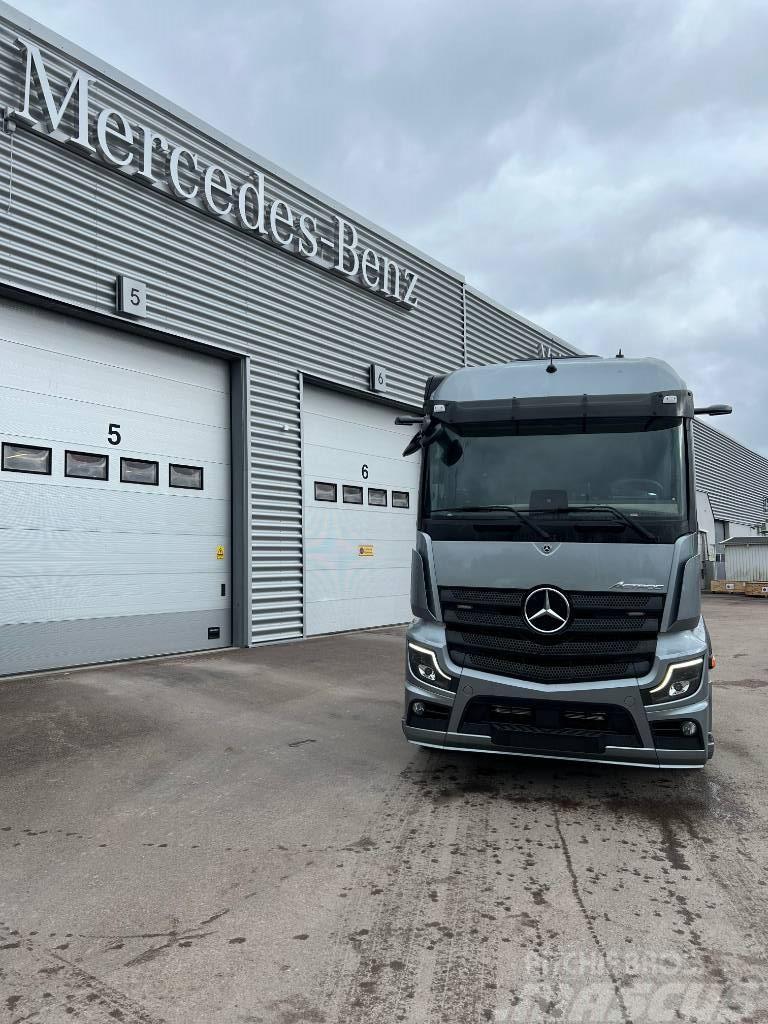 Mercedes-Benz Actros 2853 Finns för omgående leverans Vrachtwagen met containersysteem