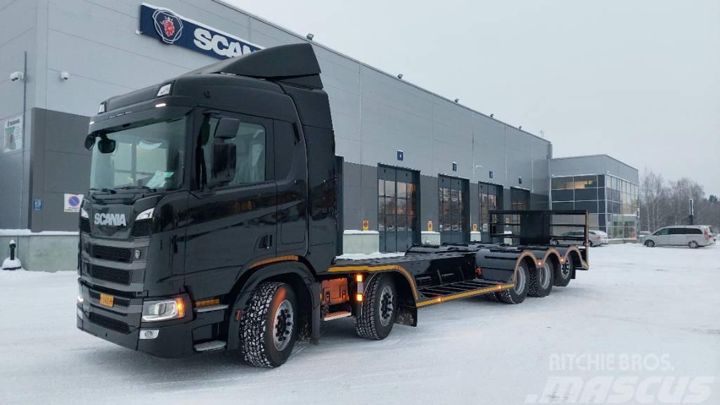 Scania R560 B10X4*6NB koneenkuljetusauto Vrachtwagens voor bosbouwmachines