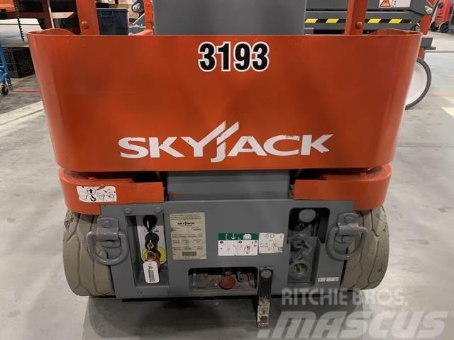 SkyJack SJ16 Vertical Mast Lift Personenliften en invalideliften