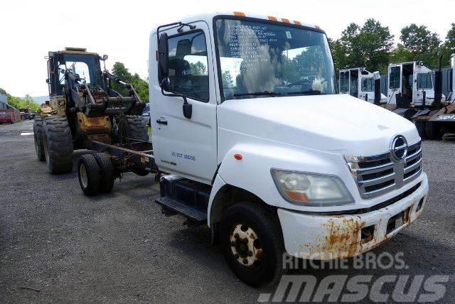 Hino 145 Chassis met cabine