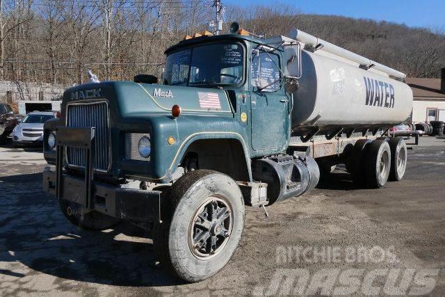 Mack RD686S Water tankwagens