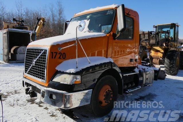 Volvo VNM42T Chassis met cabine