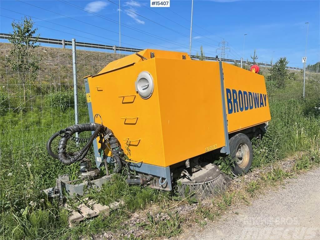 Broddway combi sweep trailer Veegmachines