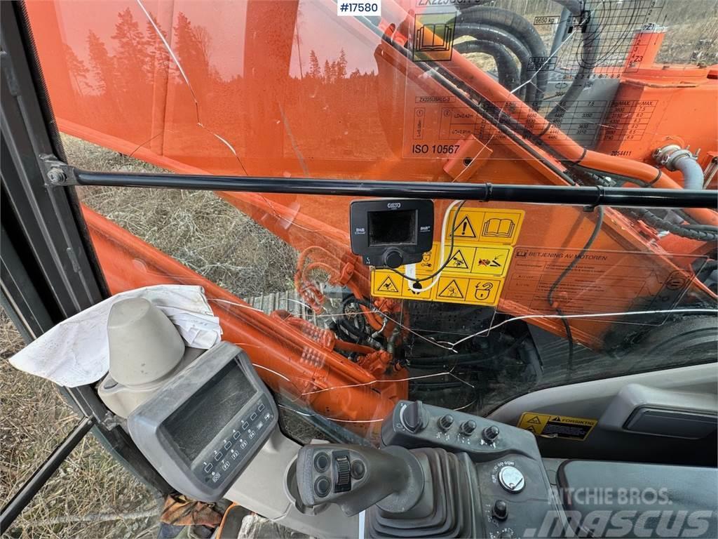 Hitachi ZX225 crawler excavator w/ 2 buckets and tilt WATC Rupsgraafmachines