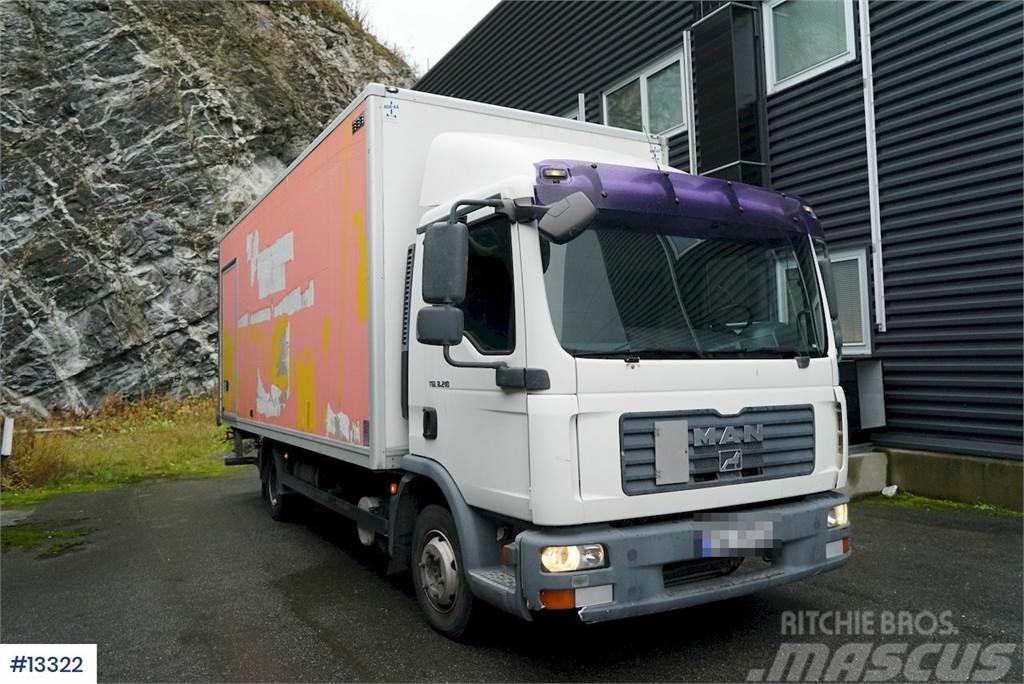 MAN TGL 8.210 Box truck w/ Zepro Lift Bakwagens met gesloten opbouw