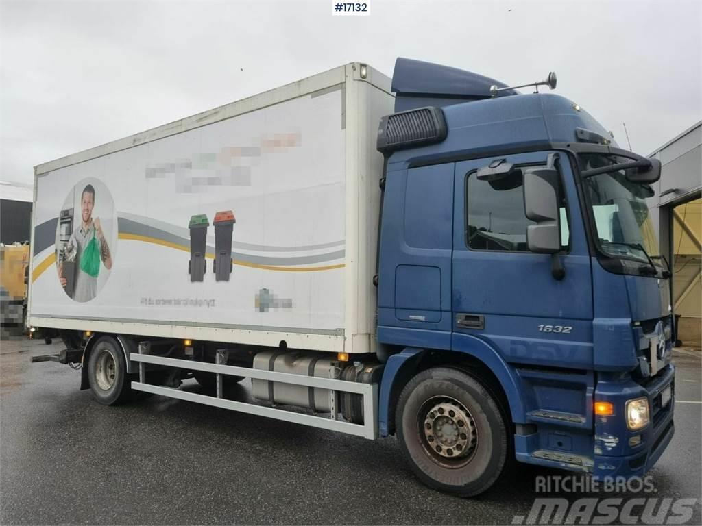 Mercedes-Benz Actros 1832 4x2 Box truck with lift and side openi Bakwagens met gesloten opbouw