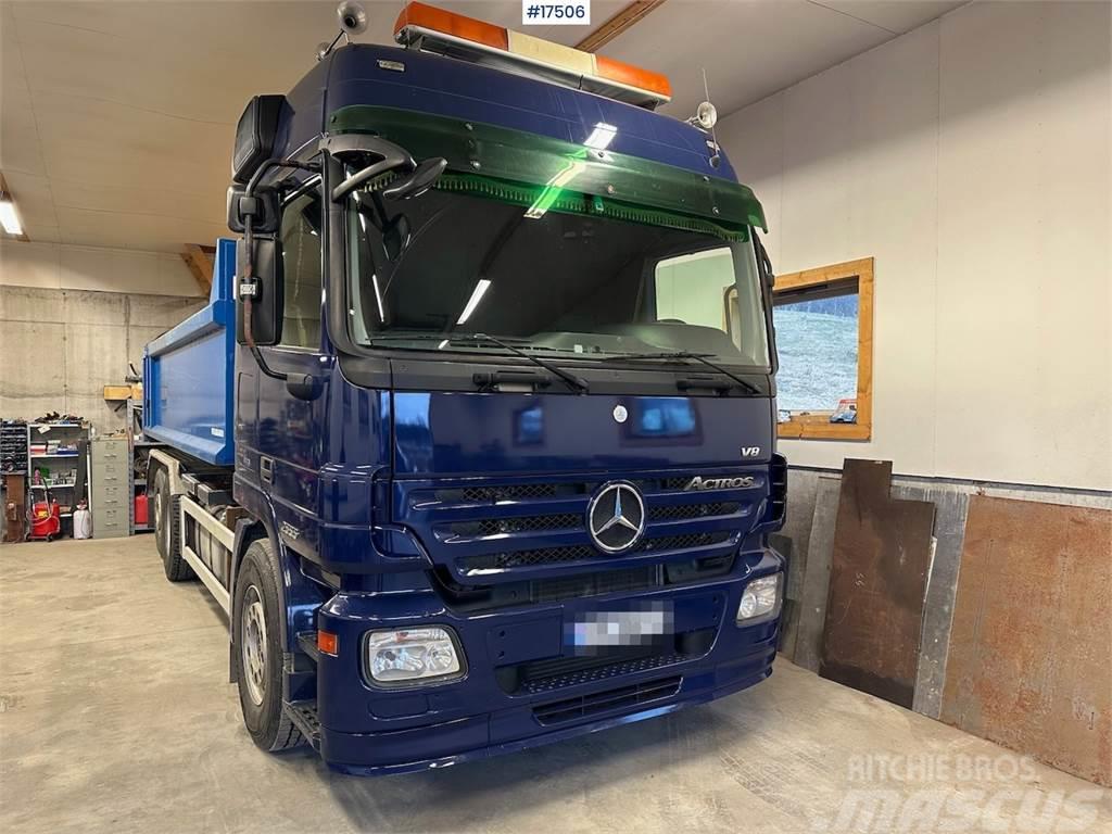 Mercedes-Benz Actros 2555 6x2 Hook Truck. Vrachtwagen met containersysteem