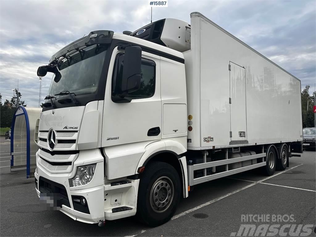Mercedes-Benz Actros 6x2 Box Truck w/ fridge/freezer unit. Bakwagens met gesloten opbouw