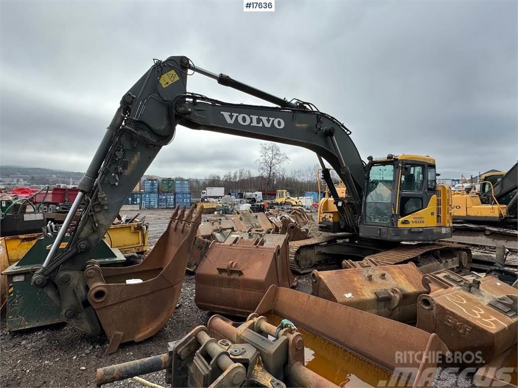 Volvo ECR235CL Tracked excavator w/ bucket and tilt Rupsgraafmachines