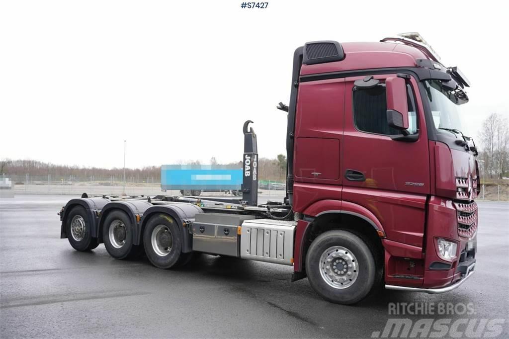 Mercedes-Benz AROCS 3258 Tridem Hook truck Vrachtwagen met containersysteem