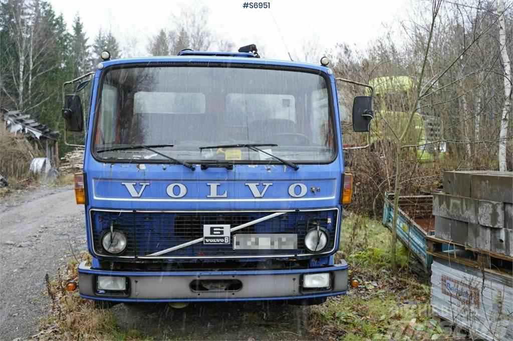 Volvo F610 4x2 Old truck with crane REP.OBJECT Vlakke laadvloer met kraan