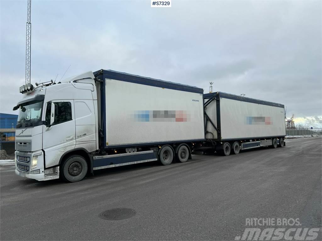 Volvo FH 6x2 wood chip truck with trailer Bakwagens met gesloten opbouw