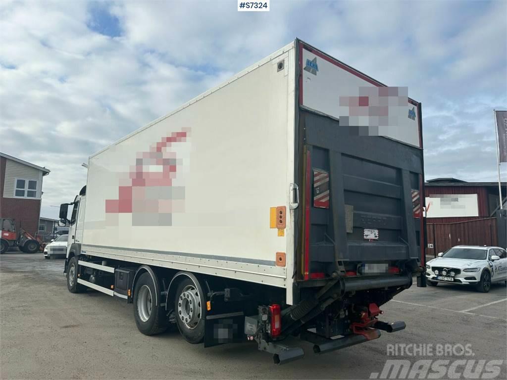 Volvo FM 62TR Box Truck with Tail Lift Bakwagens met gesloten opbouw