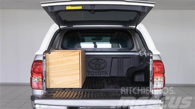 Toyota Hilux Cabina Doble VXL Aut. Gesloten bedrijfswagens
