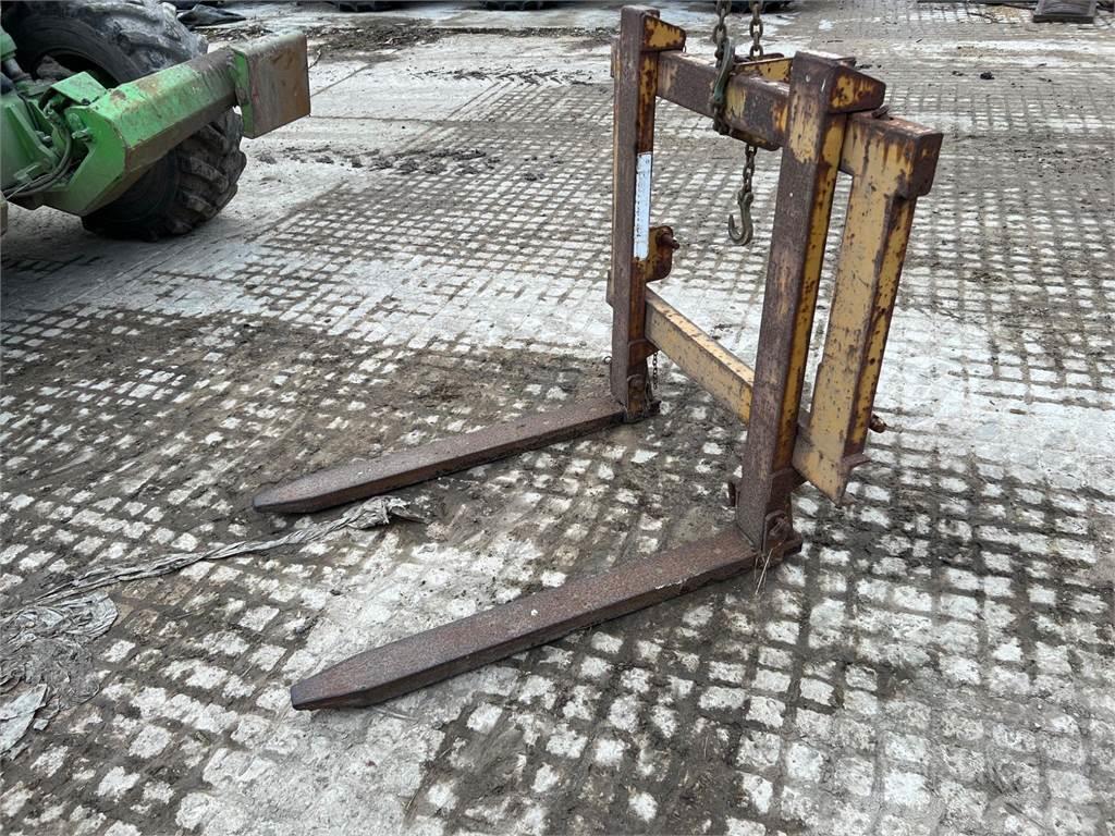 McConnel Linkage mounted pallet forks Anders