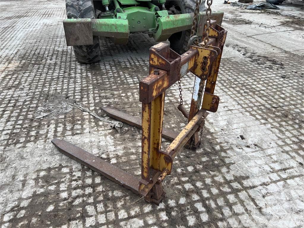 McConnel Linkage mounted pallet forks Anders