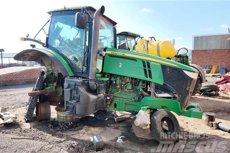 John Deere JD 7210R Tractor Now stripping for spares. Tractoren