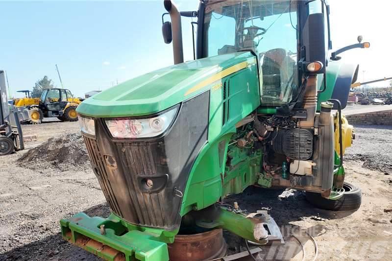 John Deere JD 7210R Tractor Now stripping for spares. Tractoren