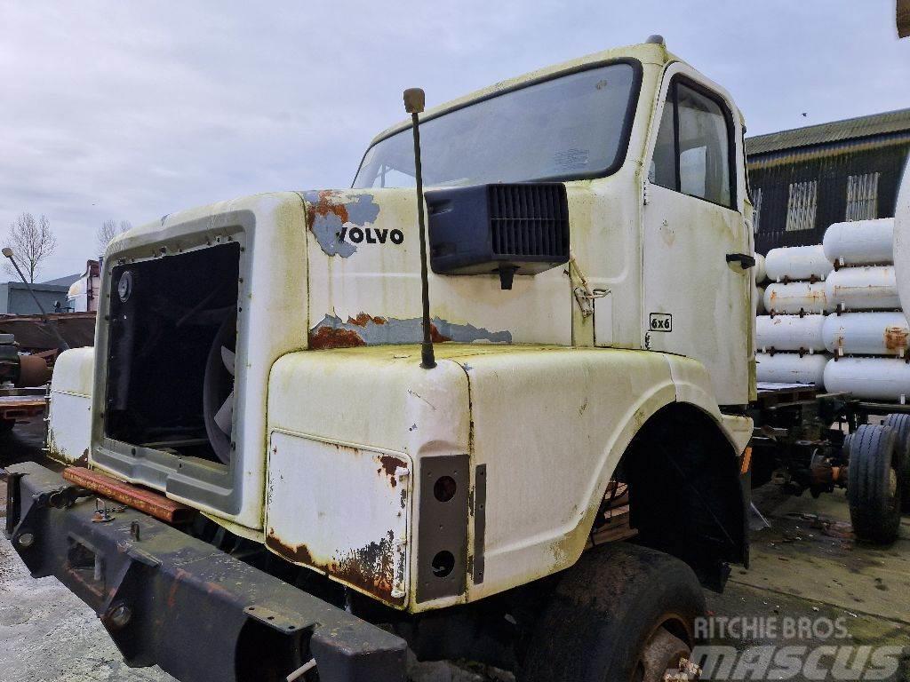 Volvo N10 6x6 Chassis met cabine