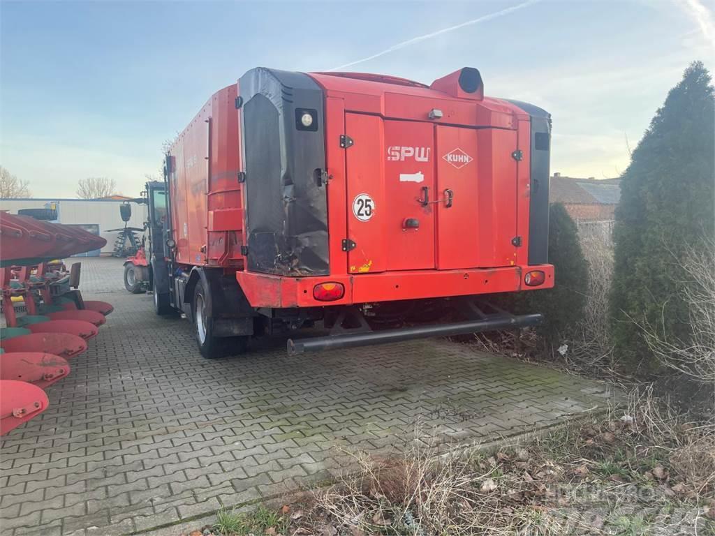 Kuhn Selbstfahrer SPW 19 Mengvoedermachines