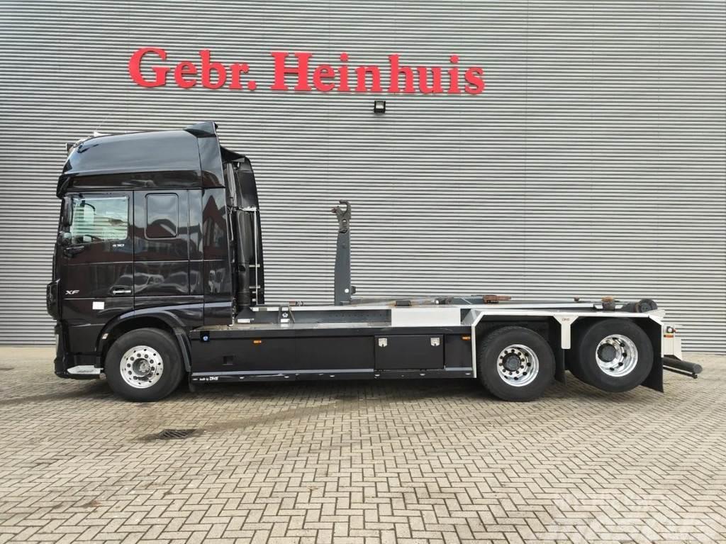DAF XF 530 6x2*2 Euro 6 VDL 25 Tons Hooklift NL Truck! Vrachtwagen met containersysteem