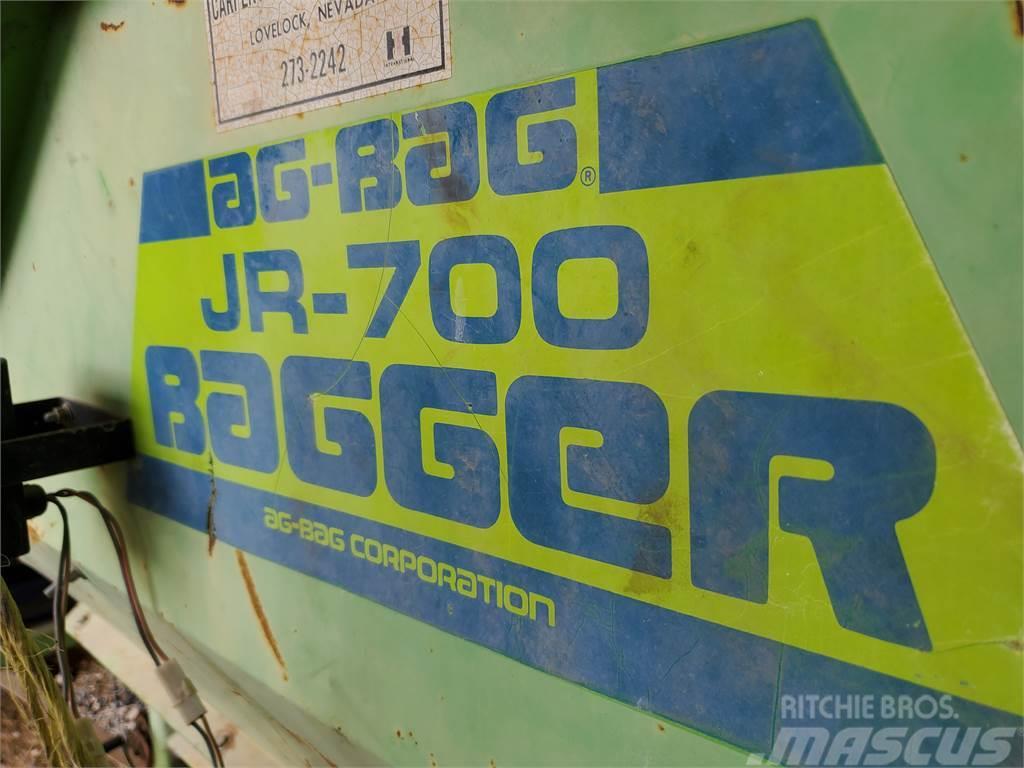AG-BAG JR-700 Getrokken veldhakselaar