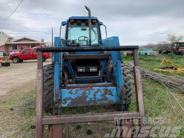 New Holland 7740 MFWD Tractor w/ loader Tractoren